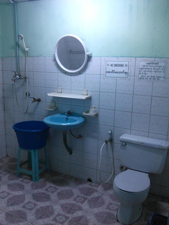 Maulmyine Breeze Guest House חדר תמונה