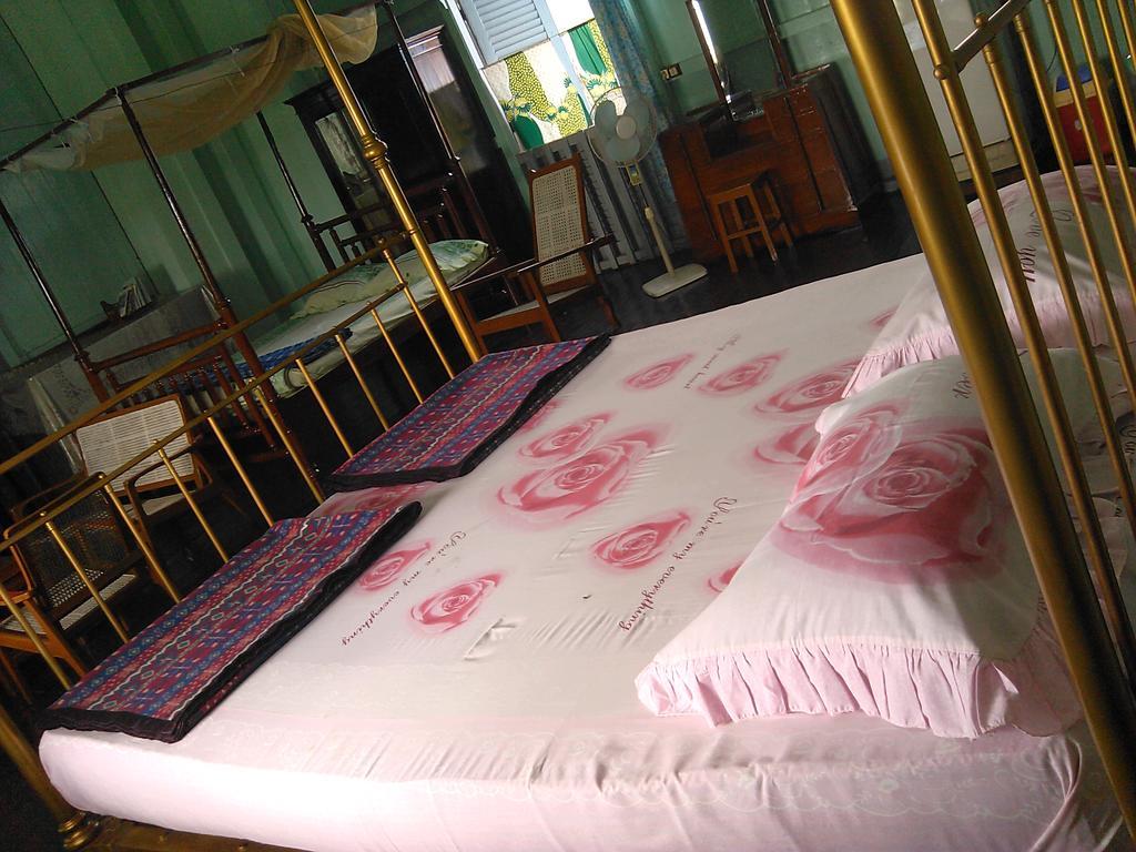 Maulmyine Breeze Guest House חדר תמונה