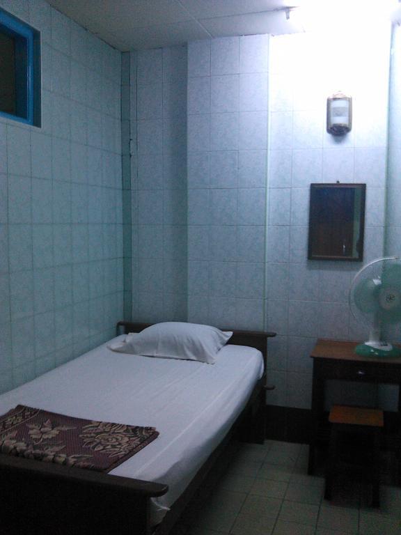 Maulmyine Breeze Guest House חדר תמונה
